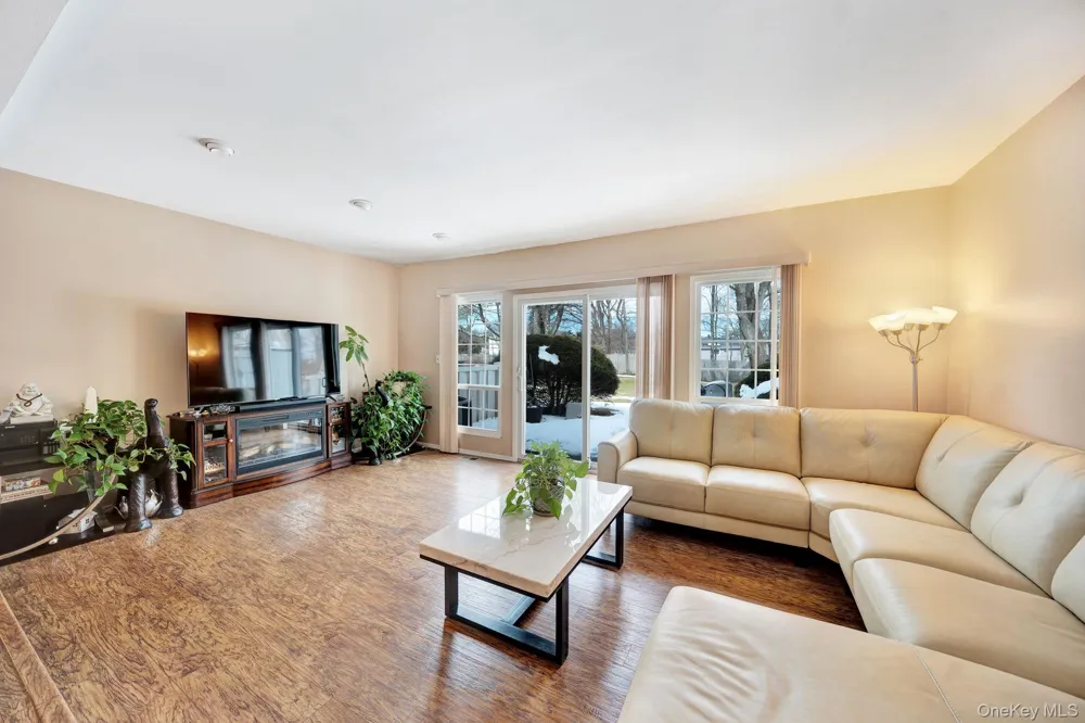 11 Manors Drive Jericho, NY 11753