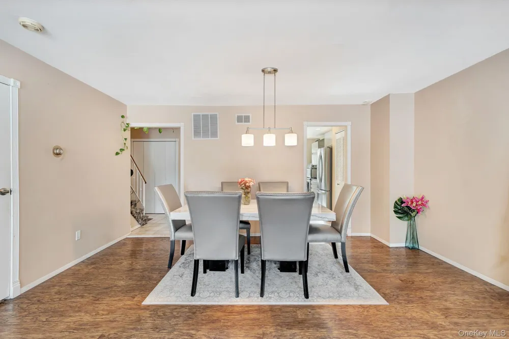 11 Manors Drive Jericho, NY 11753