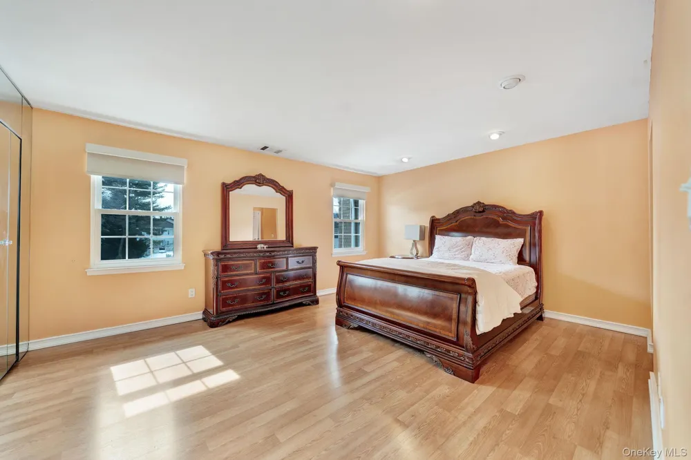 11 Manors Drive Jericho, NY 11753