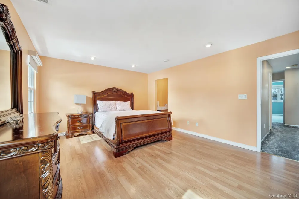 11 Manors Drive Jericho, NY 11753