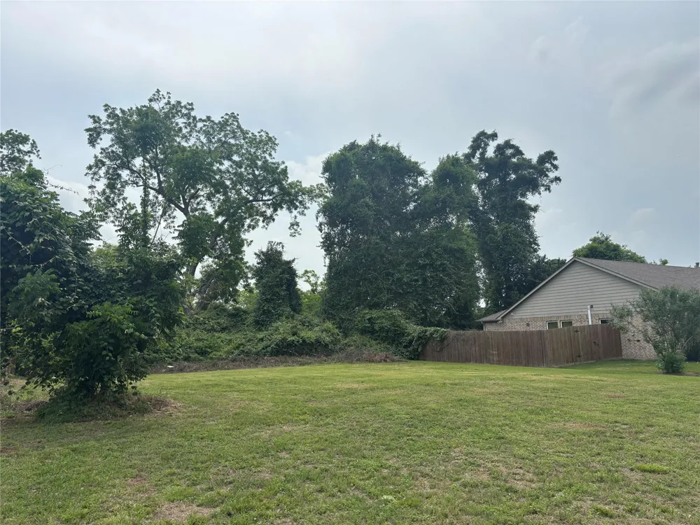2510 Ridgewood Drive West Columbia, TX 77486