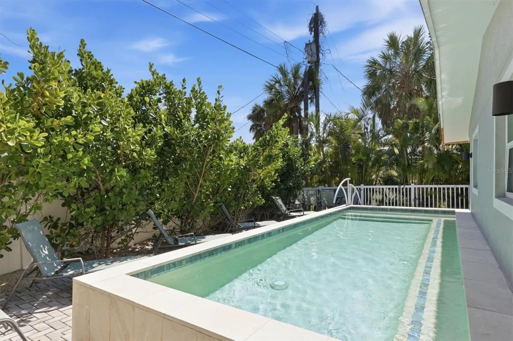 5803 DE PALMAS AVENUE Holmes Beach, FL 34217