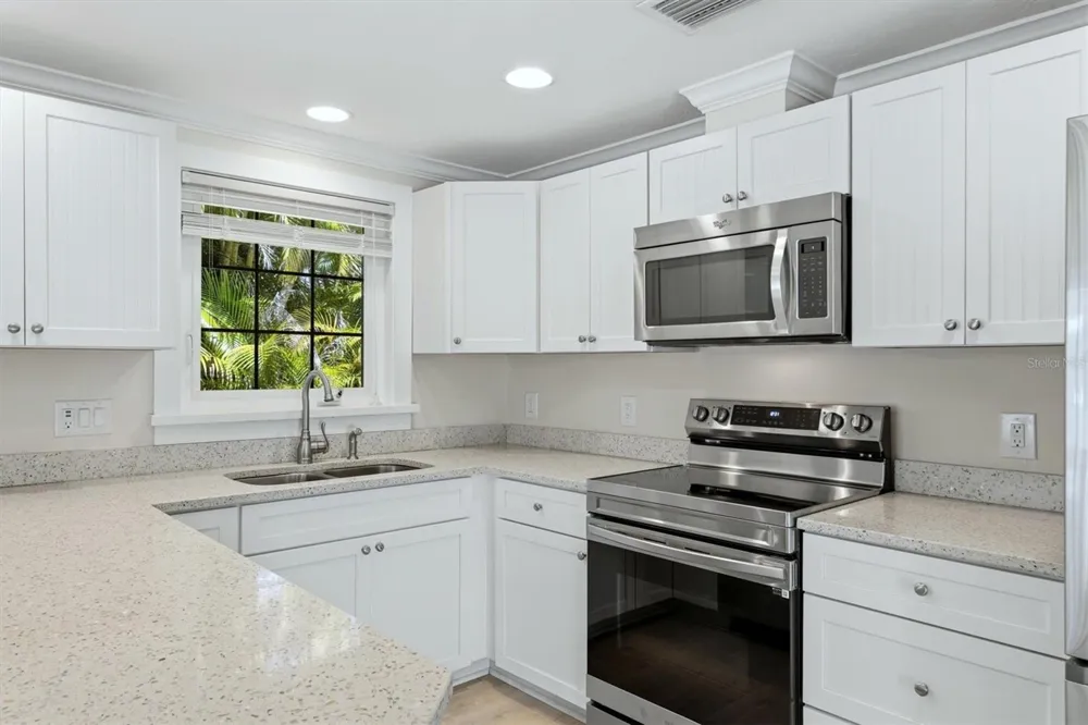 5803 DE PALMAS AVENUE Holmes Beach, FL 34217