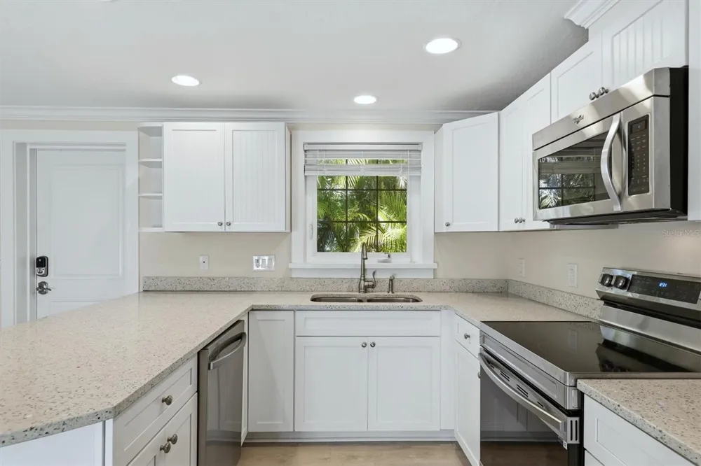 5803 DE PALMAS AVENUE Holmes Beach, FL 34217