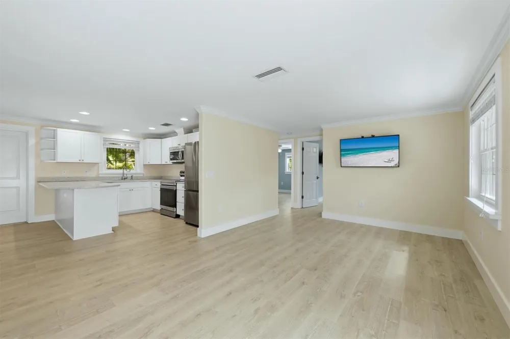 5803 DE PALMAS AVENUE Holmes Beach, FL 34217