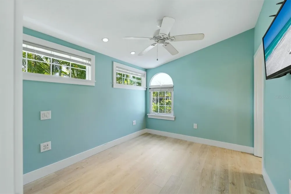 5803 DE PALMAS AVENUE Holmes Beach, FL 34217