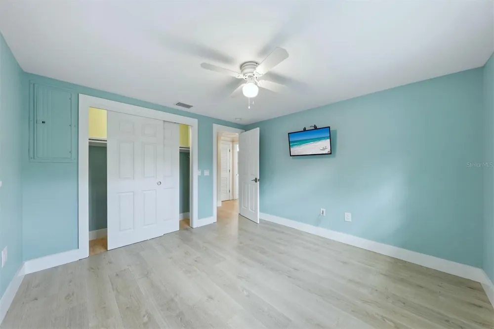 5803 DE PALMAS AVENUE Holmes Beach, FL 34217