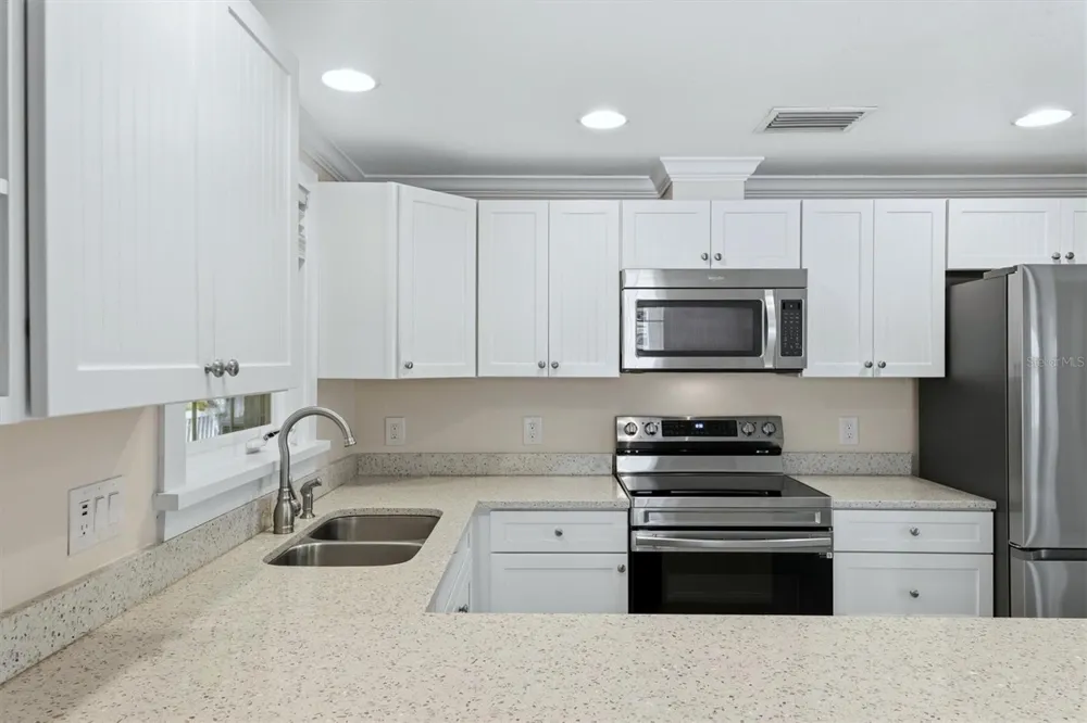5803 DE PALMAS AVENUE Holmes Beach, FL 34217