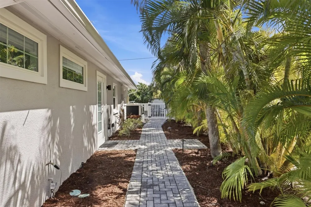 5803 DE PALMAS AVENUE Holmes Beach, FL 34217