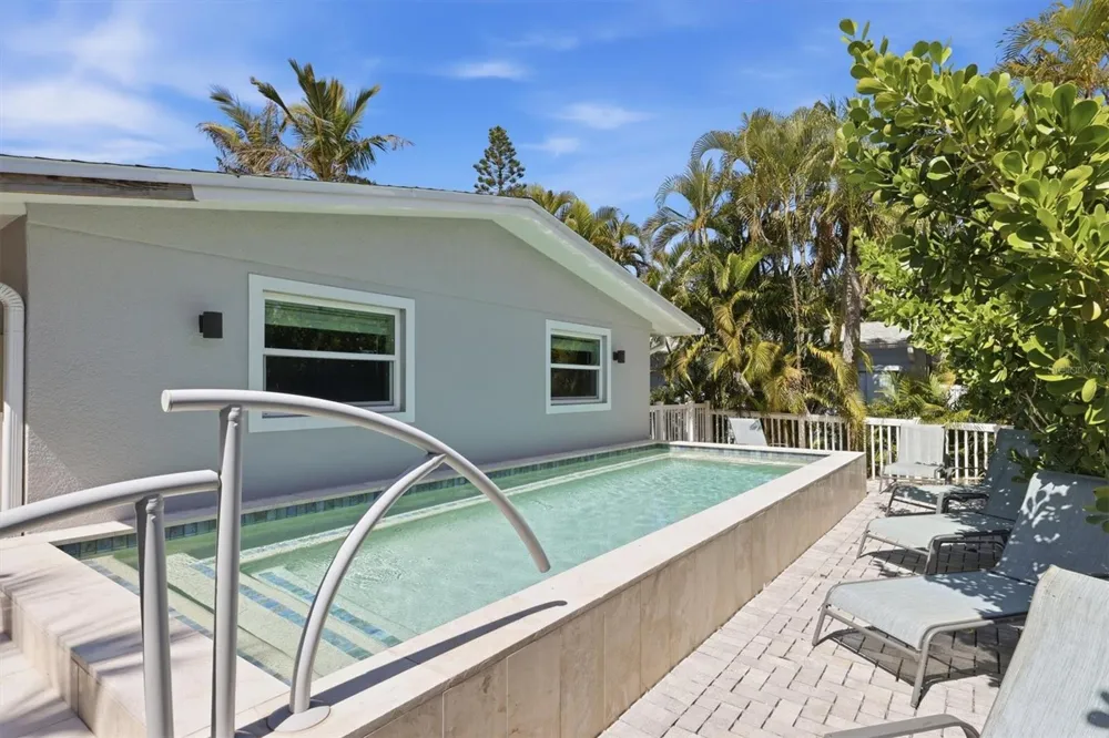 5803 DE PALMAS AVENUE Holmes Beach, FL 34217