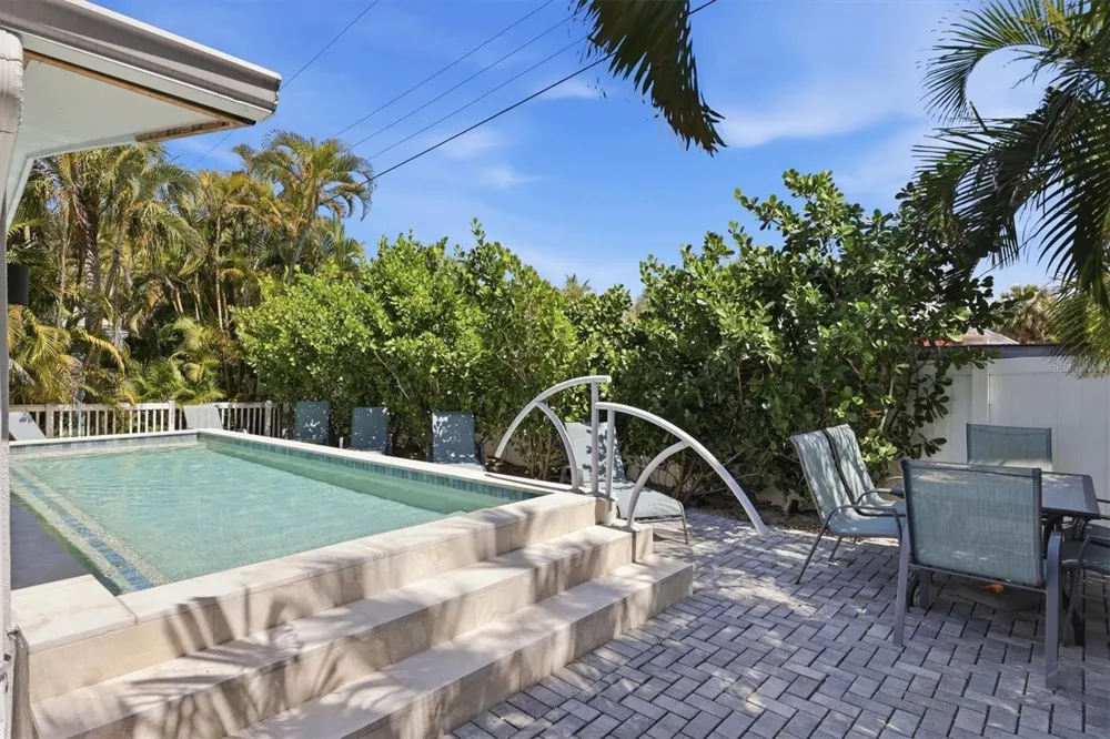 5803 DE PALMAS AVENUE Holmes Beach, FL 34217