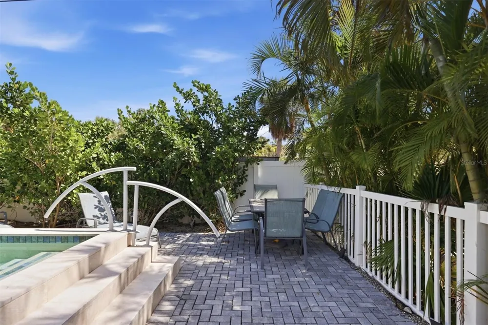 5803 DE PALMAS AVENUE Holmes Beach, FL 34217