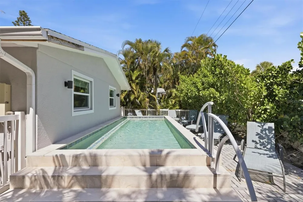 5803 DE PALMAS AVENUE Holmes Beach, FL 34217