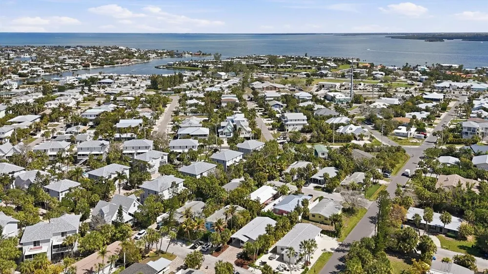 5803 DE PALMAS AVENUE Holmes Beach, FL 34217