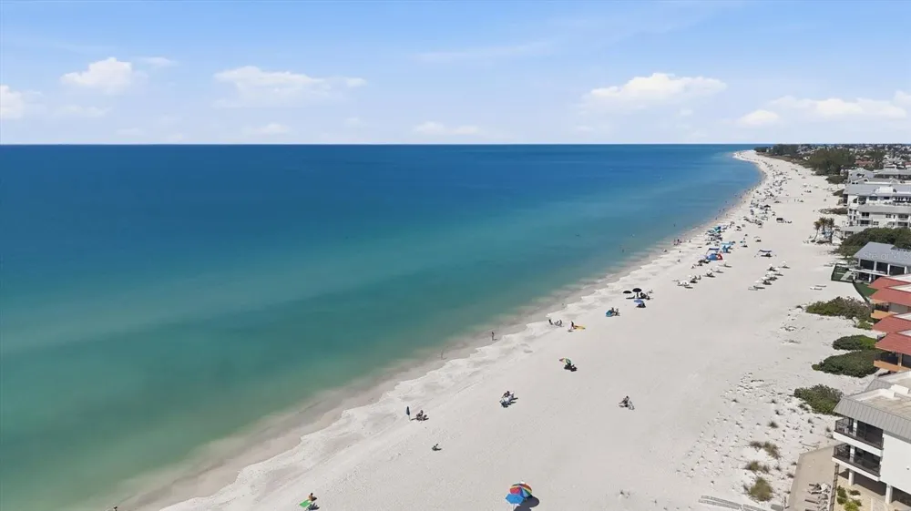 5803 DE PALMAS AVENUE Holmes Beach, FL 34217