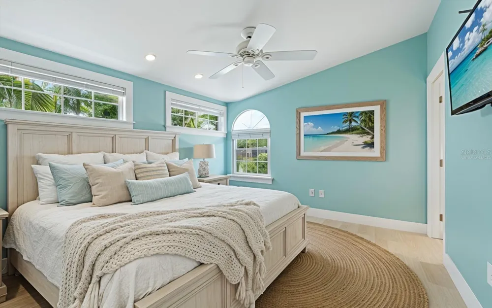 5803 DE PALMAS AVENUE Holmes Beach, FL 34217