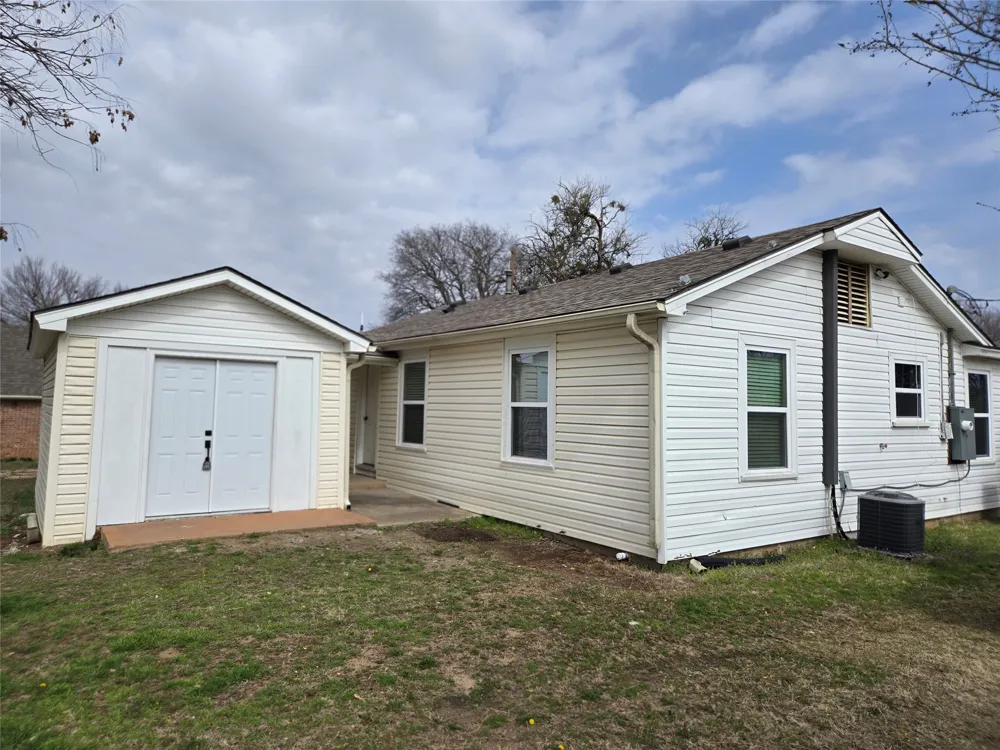 404 S Pecan Street Bells, TX 75414