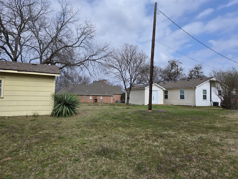 404 S Pecan Street Bells, TX 75414