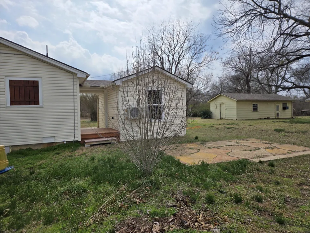 404 S Pecan Street Bells, TX 75414
