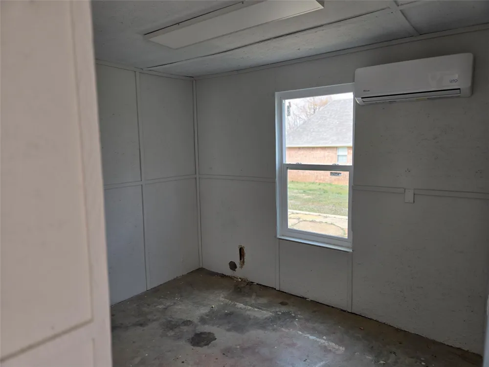 404 S Pecan Street Bells, TX 75414