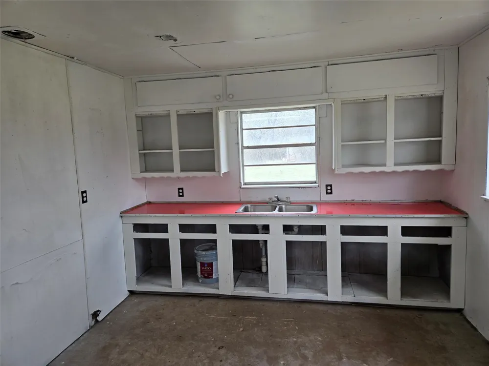 404 S Pecan Street Bells, TX 75414