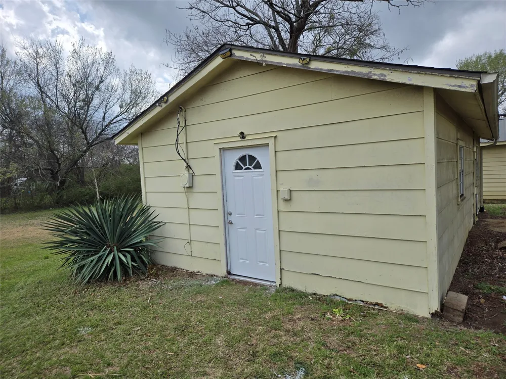 404 S Pecan Street Bells, TX 75414