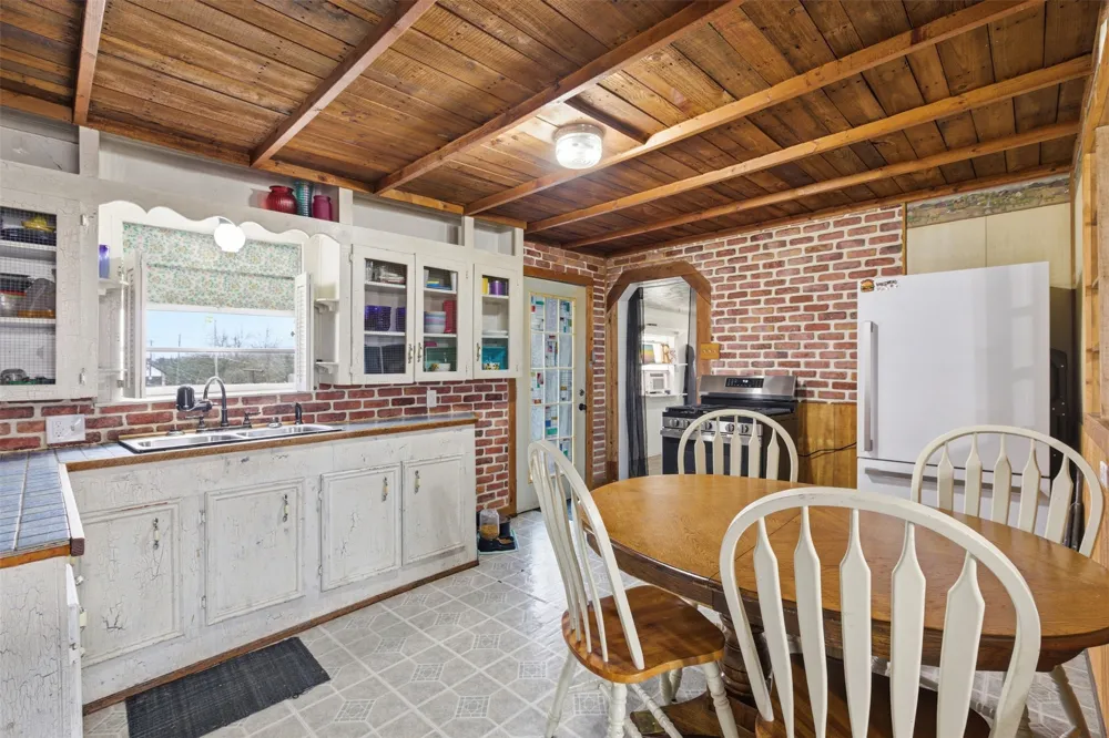 510 E State Highway 11 Tom Bean, TX 75489