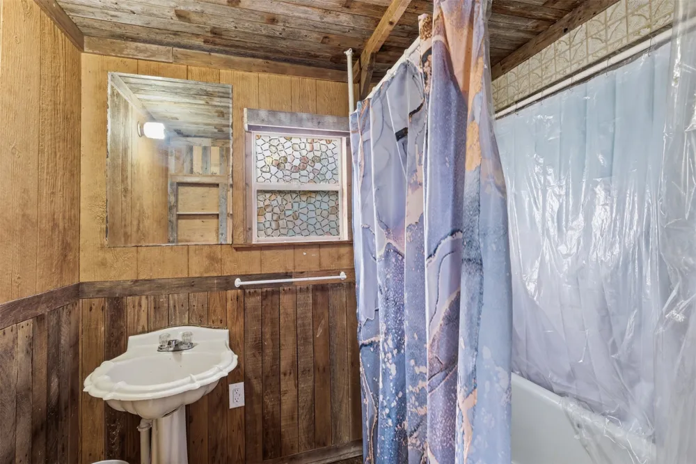 510 E State Highway 11 Tom Bean, TX 75489