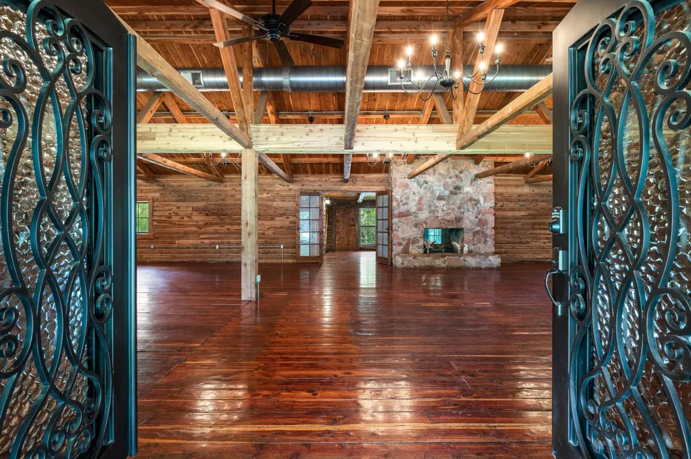 10525 State Highway 78 Ravenna, TX 75476