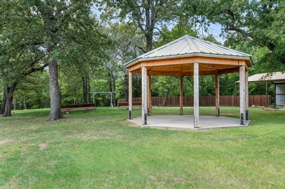 10525 State Highway 78 Ravenna, TX 75476