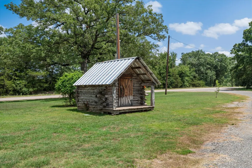 10525 State Highway 78 Ravenna, TX 75476