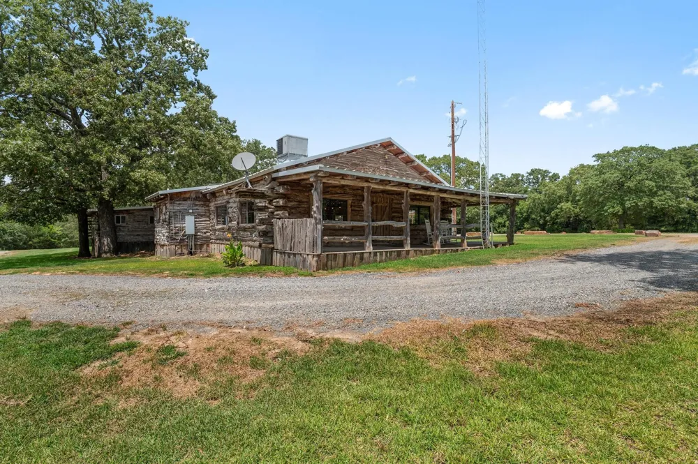 10525 State Highway 78 Ravenna, TX 75476