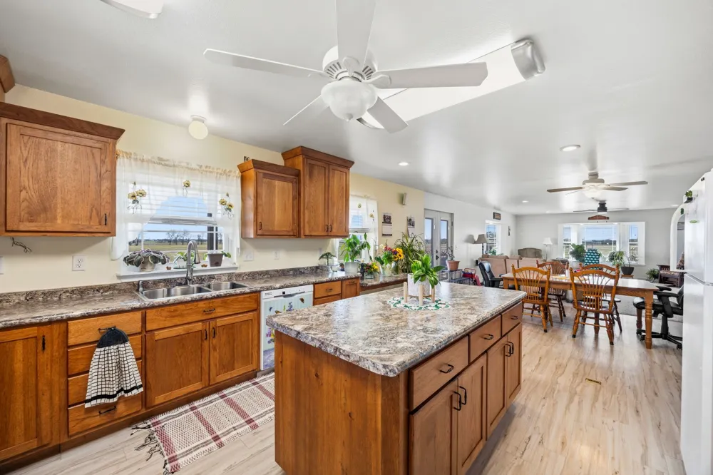 4379 County Road 4804 Wolfe City, TX 75449