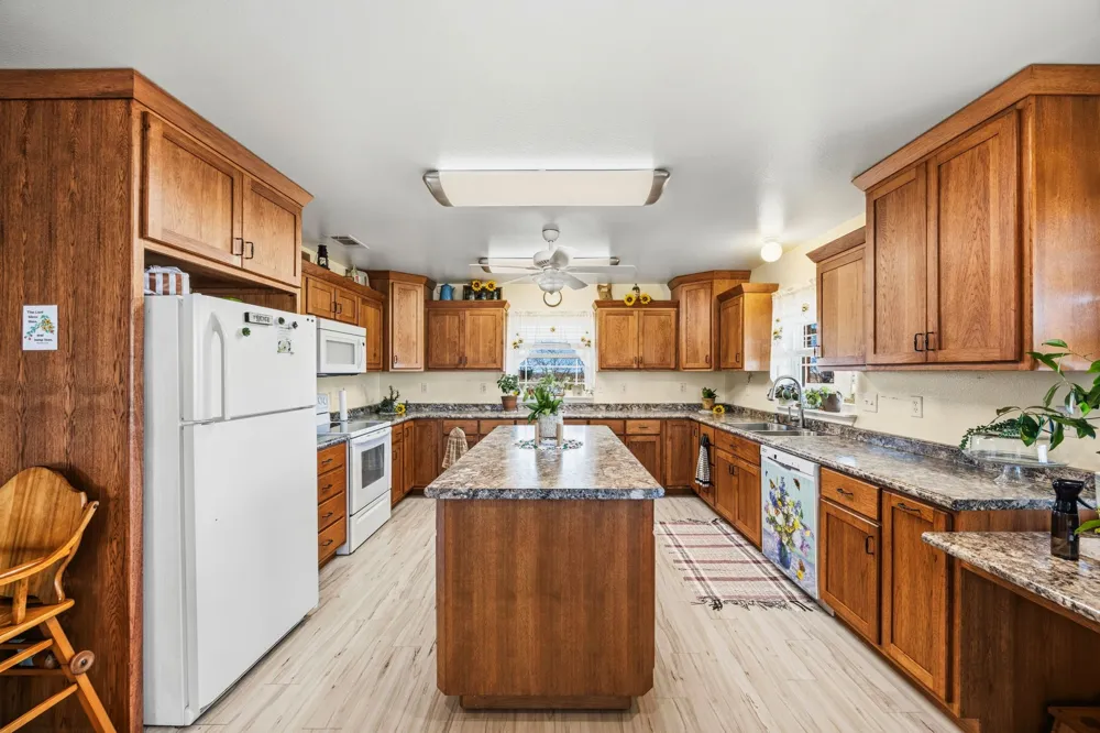4379 County Road 4804 Wolfe City, TX 75449