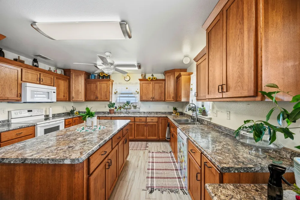 4379 County Road 4804 Wolfe City, TX 75449