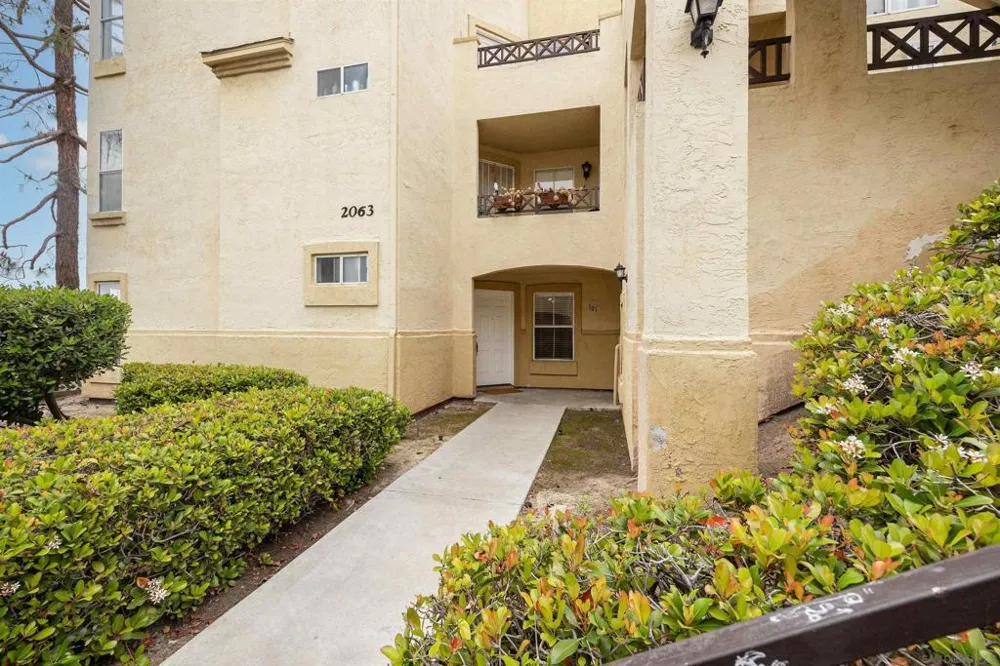 2063 Lakeridge Circle #101 Chula Vista, CA 91913