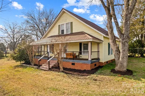 1022 Railroad Avenue