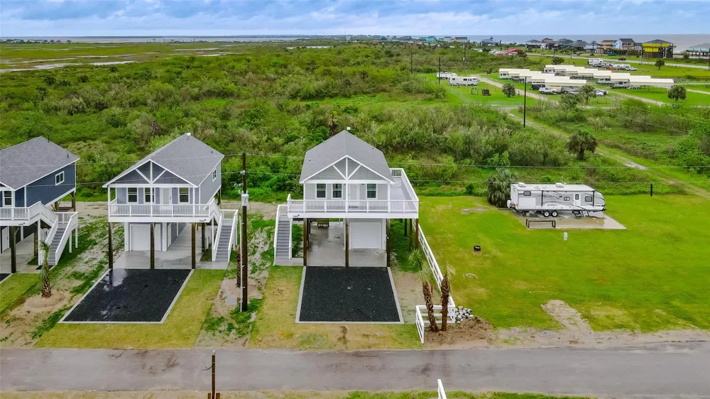 1040 Johnson Road Gilchrist, TX 77617