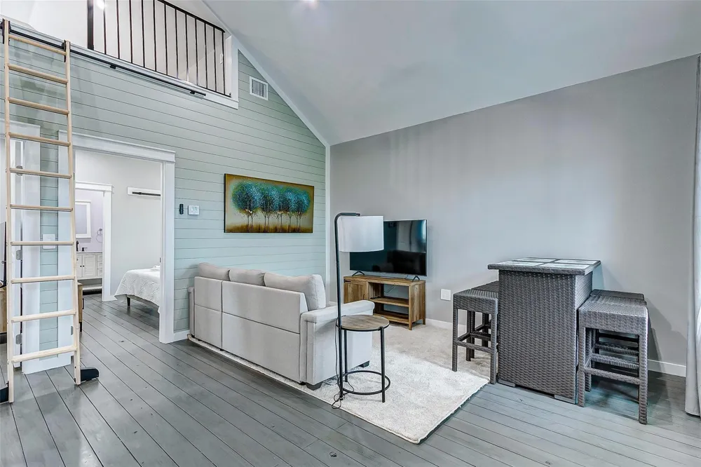 1040 Johnson Road Gilchrist, TX 77617