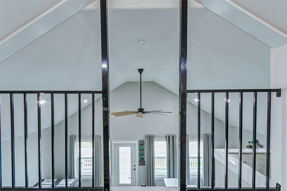 1040 Johnson Road Gilchrist, TX 77617