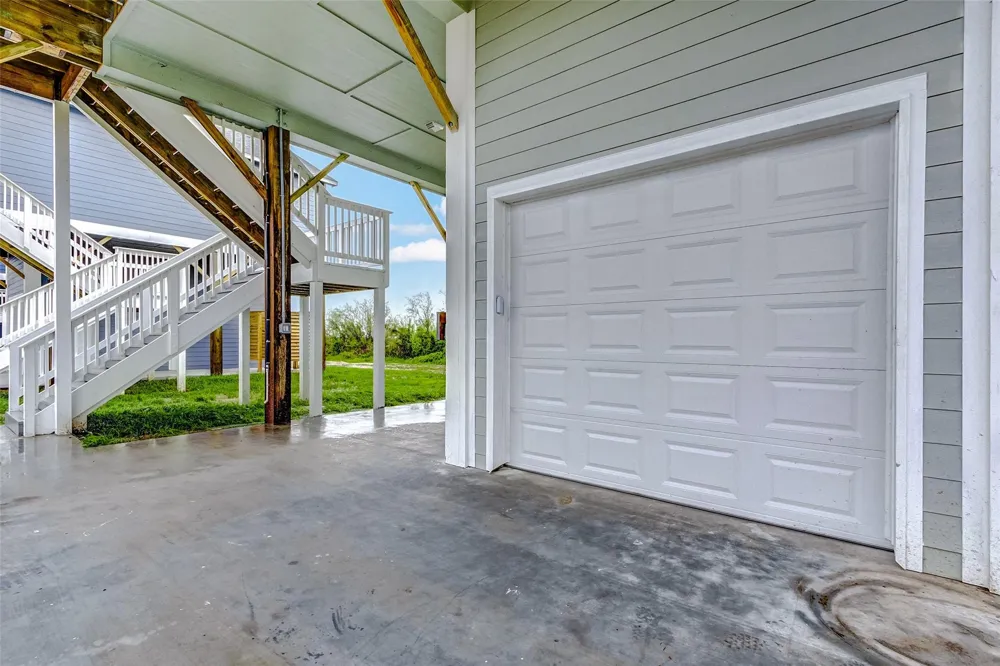 1040 Johnson Road Gilchrist, TX 77617