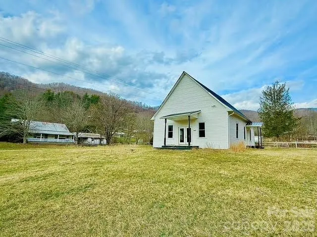 6367 NC 261 Highway Bakersville, NC 28705
