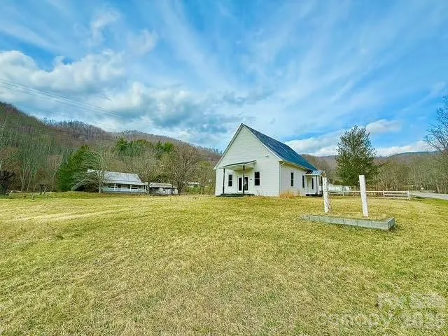 6367 NC 261 Highway Bakersville, NC 28705