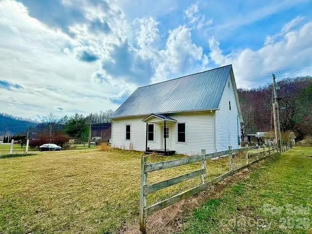6367 NC 261 Highway Bakersville, NC 28705