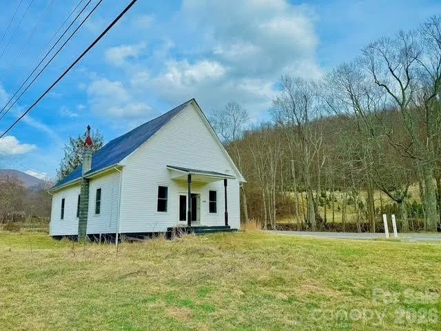 6367 NC 261 Highway Bakersville, NC 28705