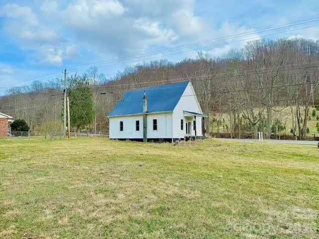 6367 NC 261 Highway Bakersville, NC 28705