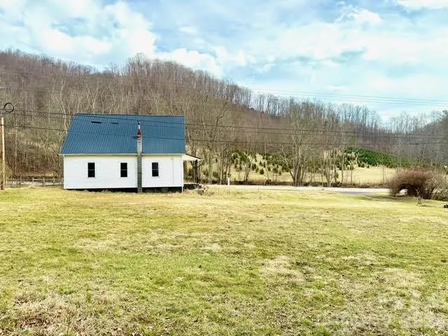 6367 NC 261 Highway Bakersville, NC 28705