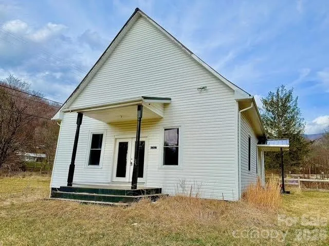 6367 NC 261 Highway Bakersville, NC 28705