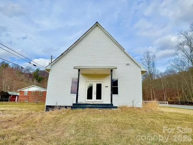 6367 NC 261 Highway Bakersville, NC 28705