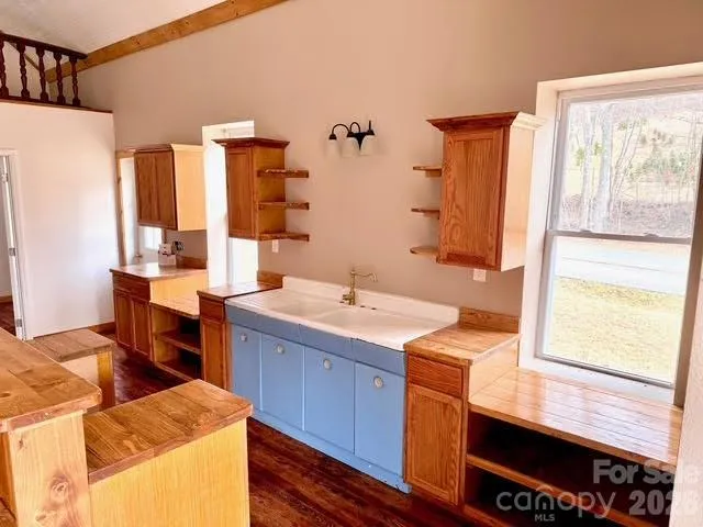 6367 NC 261 Highway Bakersville, NC 28705